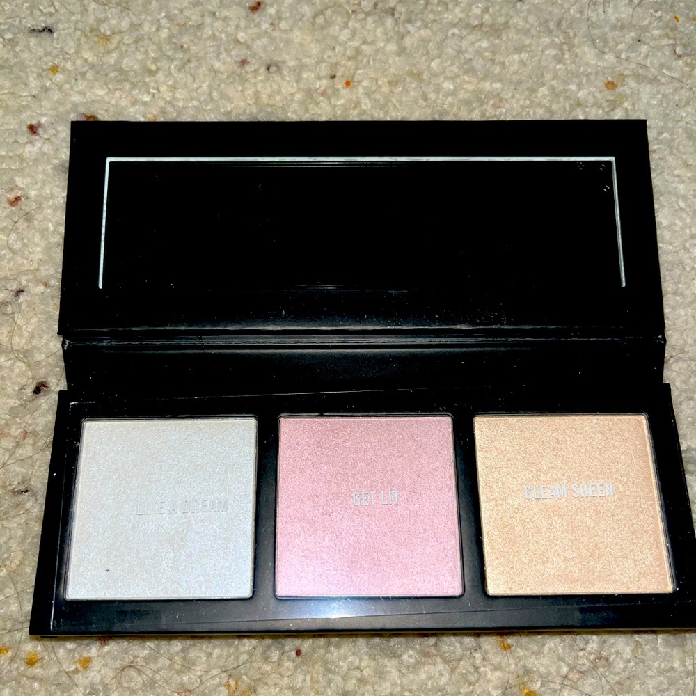 NIB Mac hyper real glow get lit pallet
